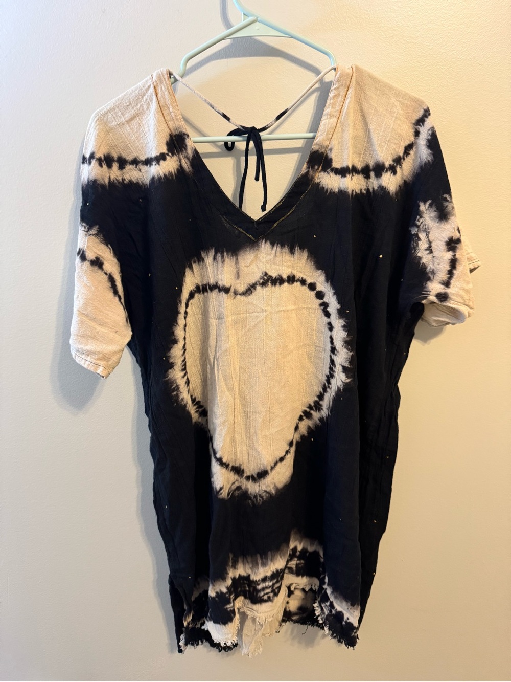 NATURAL LIFE Black & Cream Tie-Dye Heart V-Neck Tunic - Picture 1 of 4